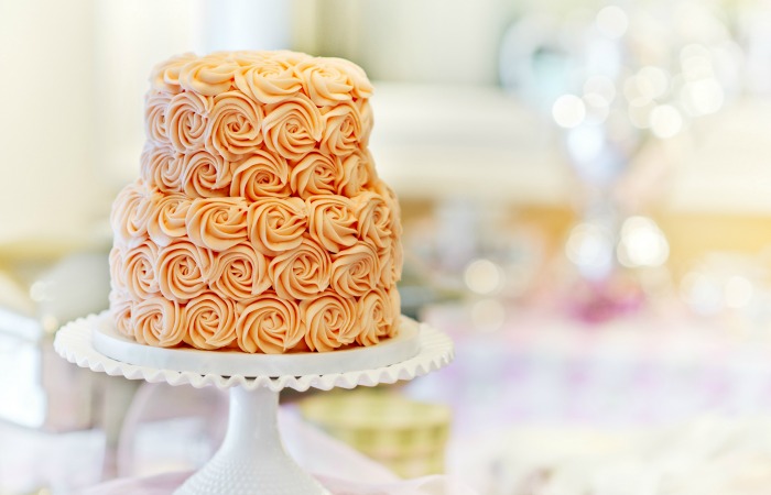 5. Buttercream cakes can be left outside in an outdoor, sunny venue and still be good to eat afterwards.