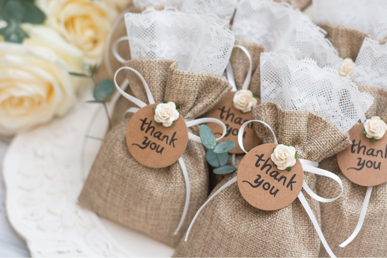 7 Wedding Favors Guests Will Actually Use - Pointers For Planners