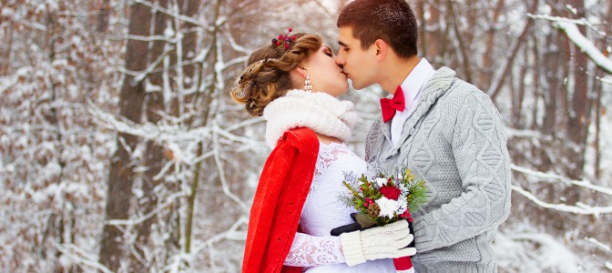 Why is it easier to get a weekend wedding date in the winter?